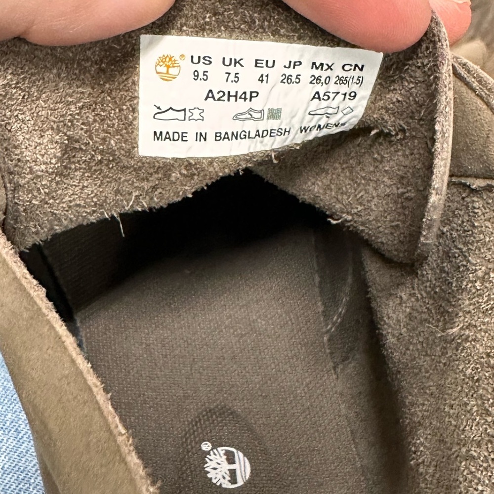 Timberland Women's Courmayeur Valley Chukka Boots in taupe nubuck leather - Picture 7 of 8